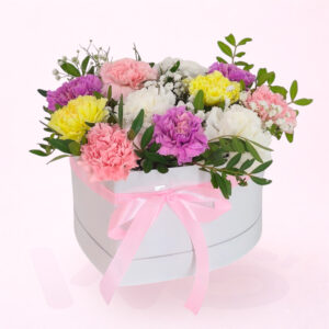 Caja Corazón de Claveles – Flores para el Día de la Madre