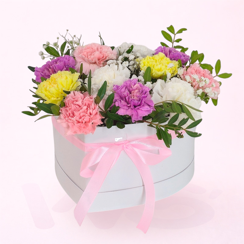 Caja de flores en forma de corazón con claveles de colores para el Día de la Madre